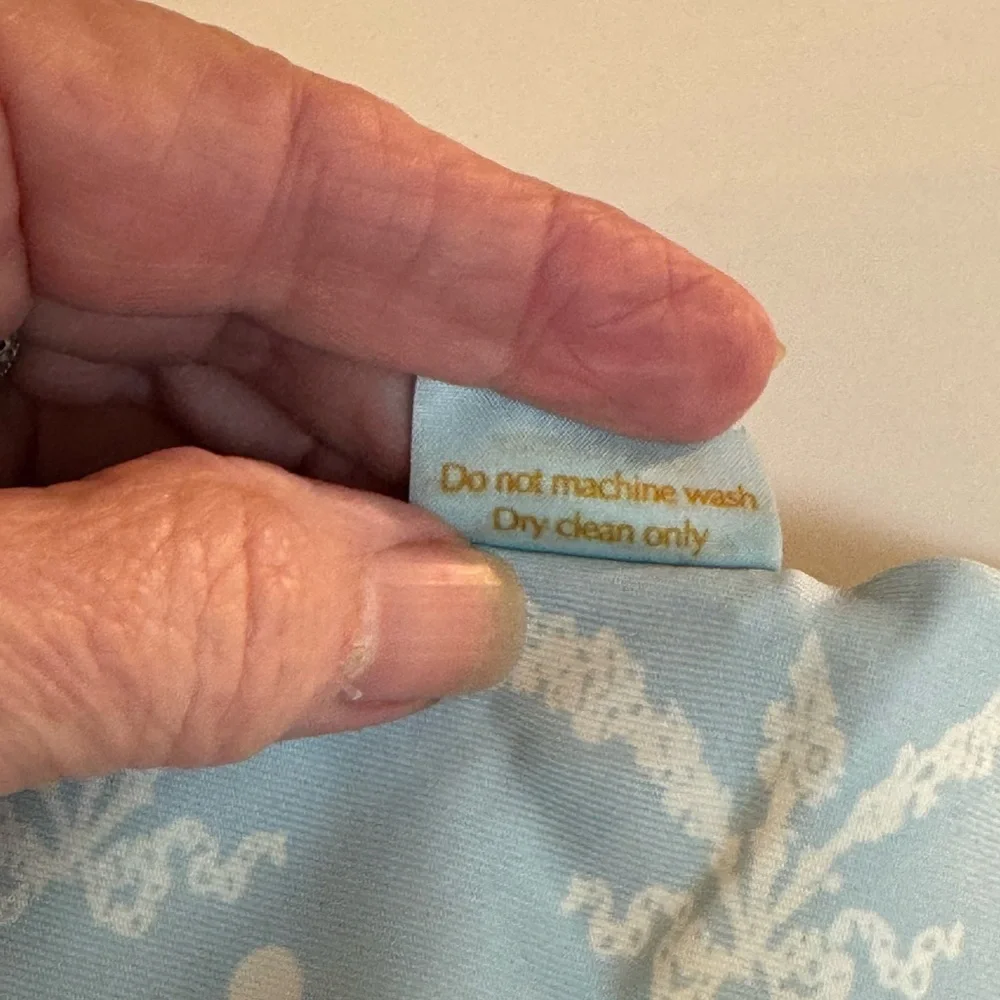 🩵 NWT ESTEE LAUDER X LADUREE SCARF! - Picture 7 of 8